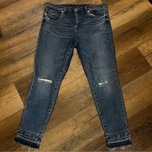 Blank NYC  Distressed Cropped Ankle Jeans.  The Reade Crop.  Size 32.
